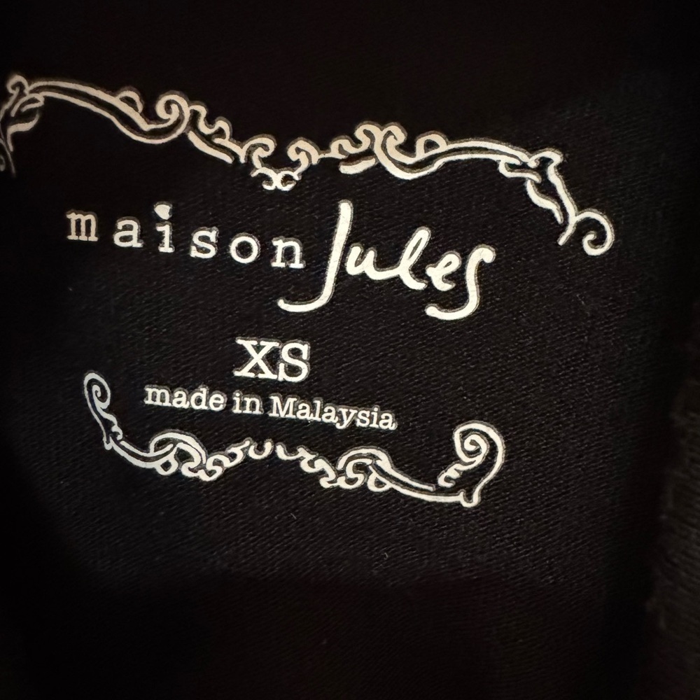 Madison Jules Turtle Neck Woman’s top - Picture 2 of 2